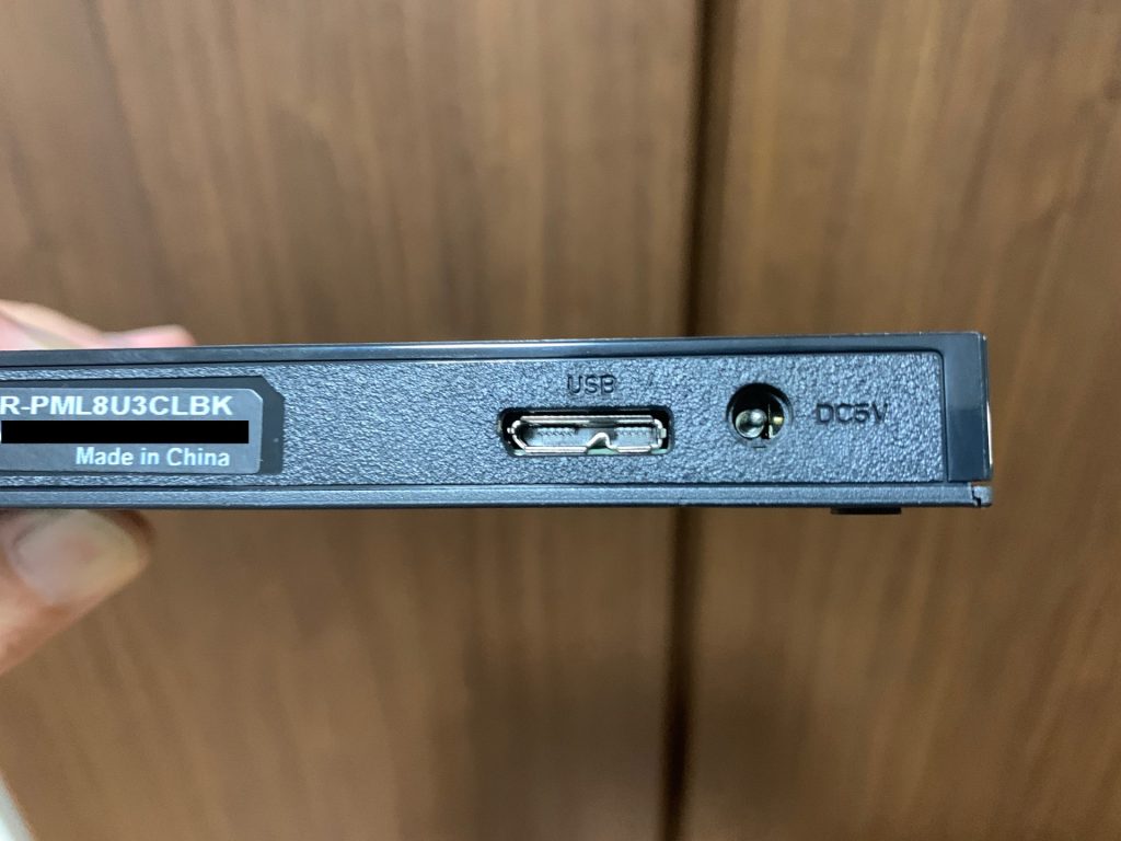 Logitec USB TYPE-C対応のDVDドライブ　本体　裏面　USB ACアダプタ差し込み口
